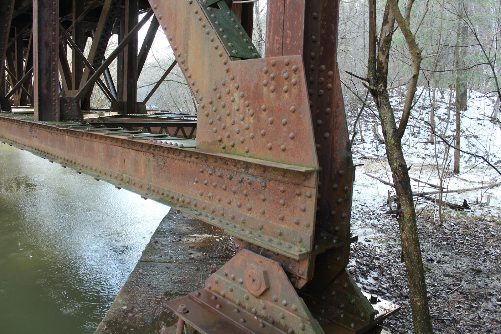Lower angle connection